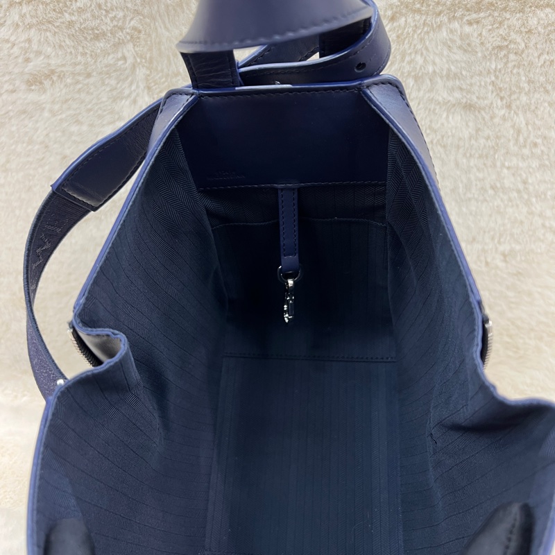 Loewe Compact Hammock 小號深藍色吊床包.  XC397-12