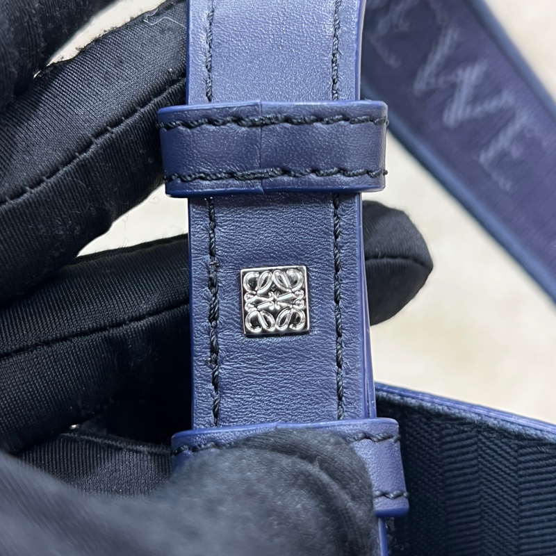 Loewe Compact Hammock 小號深藍色吊床包.  XC397-16
