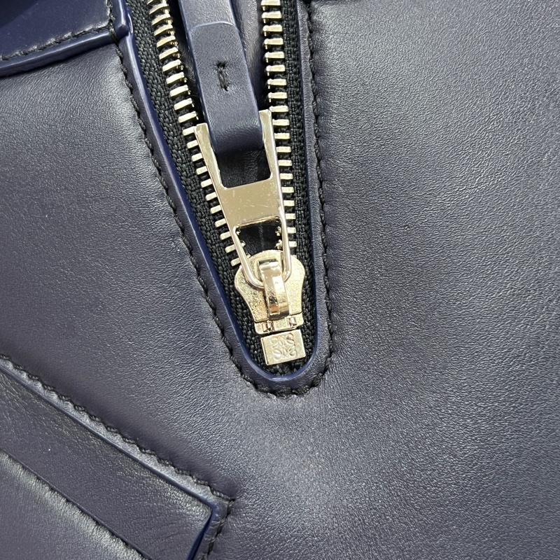 Loewe Compact Hammock 小號深藍色吊床包.  XC397-18