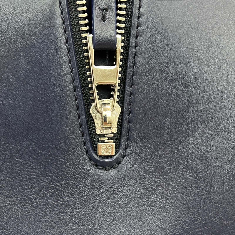 Loewe Compact Hammock 小號深藍色吊床包.  XC397-19