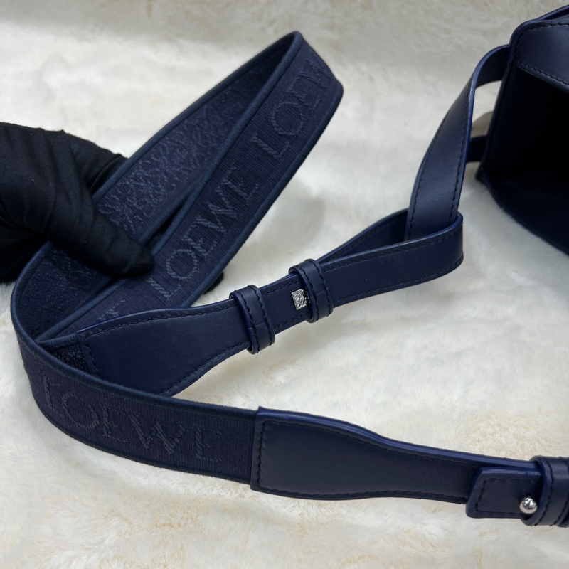 Loewe Compact Hammock 小號深藍色吊床包.  XC397-20