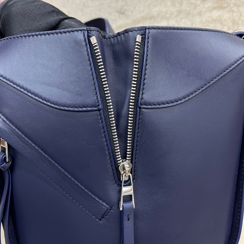 Loewe Compact Hammock 小號深藍色吊床包.  XC397-28