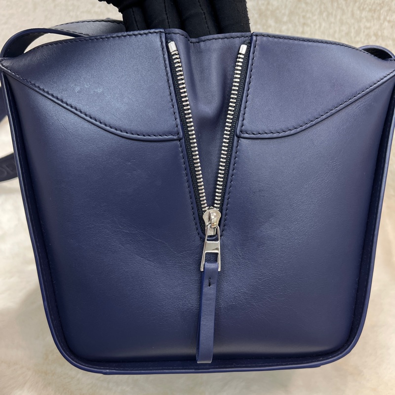 Loewe Compact Hammock 小號深藍色吊床包.  XC397-29