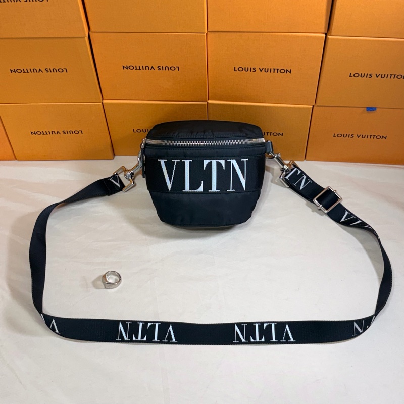 ‼️全台最甜 近新閒置 Valentino 黑白logo 肩背斜背包/胸包-3