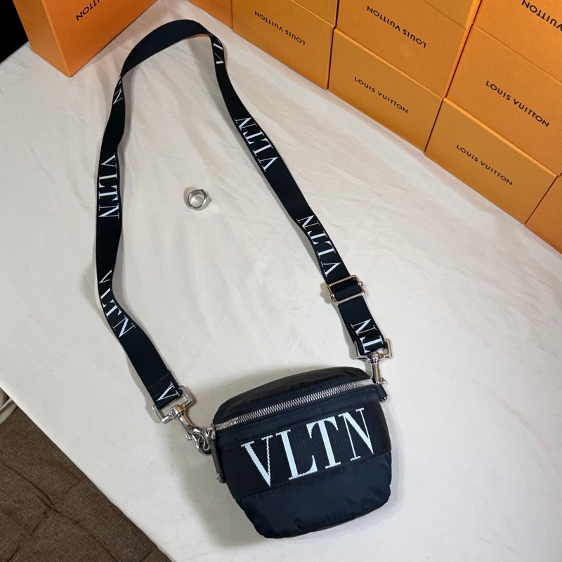 ‼️全台最甜 近新閒置 Valentino 黑白logo 肩背斜背包/胸包-4