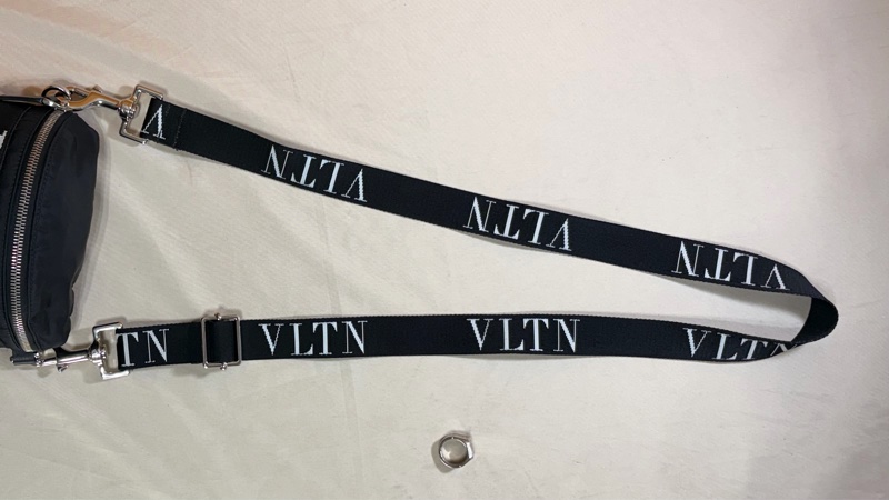 ‼️全台最甜 近新閒置 Valentino 黑白logo 肩背斜背包/胸包-9