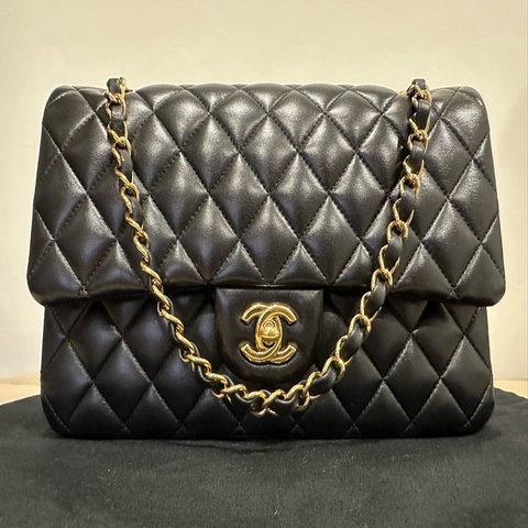 香奈兒Chanel-每個女人都該擁有的經典款-黑金羊皮classic flap 中號-25cm