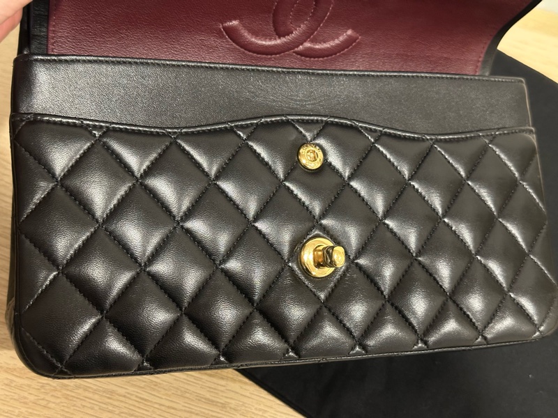 香奈兒Chanel-每個女人都該擁有的經典款-黑金羊皮classic flap 中號-25cm-17
