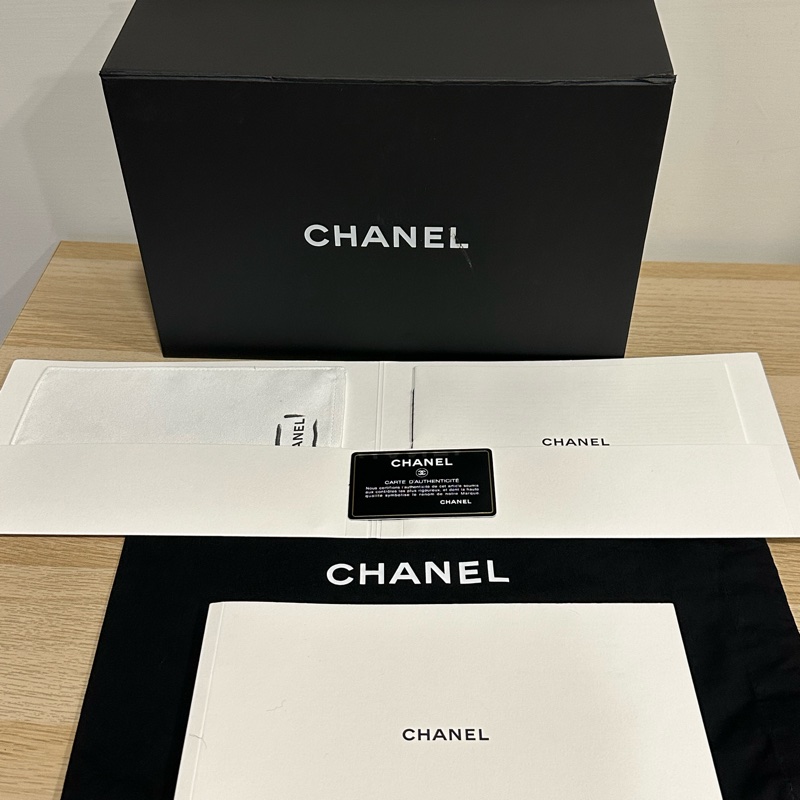 香奈兒Chanel-每個女人都該擁有的經典款-黑金羊皮classic flap 中號-25cm-21