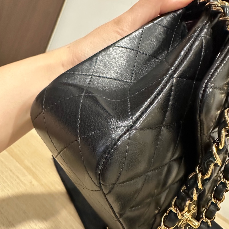 香奈兒Chanel-每個女人都該擁有的經典款-黑金羊皮classic flap 中號-25cm-22