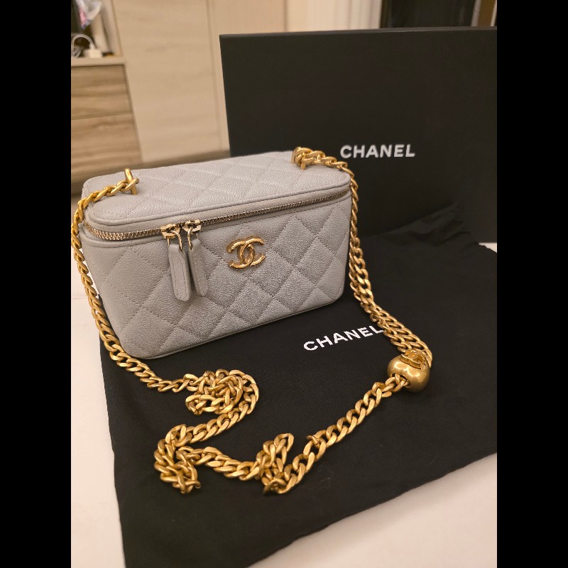 Chanel小香淺灰愛心調節扣晶片款化妝包-0