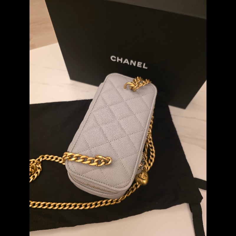 Chanel小香淺灰愛心調節扣晶片款化妝包-3