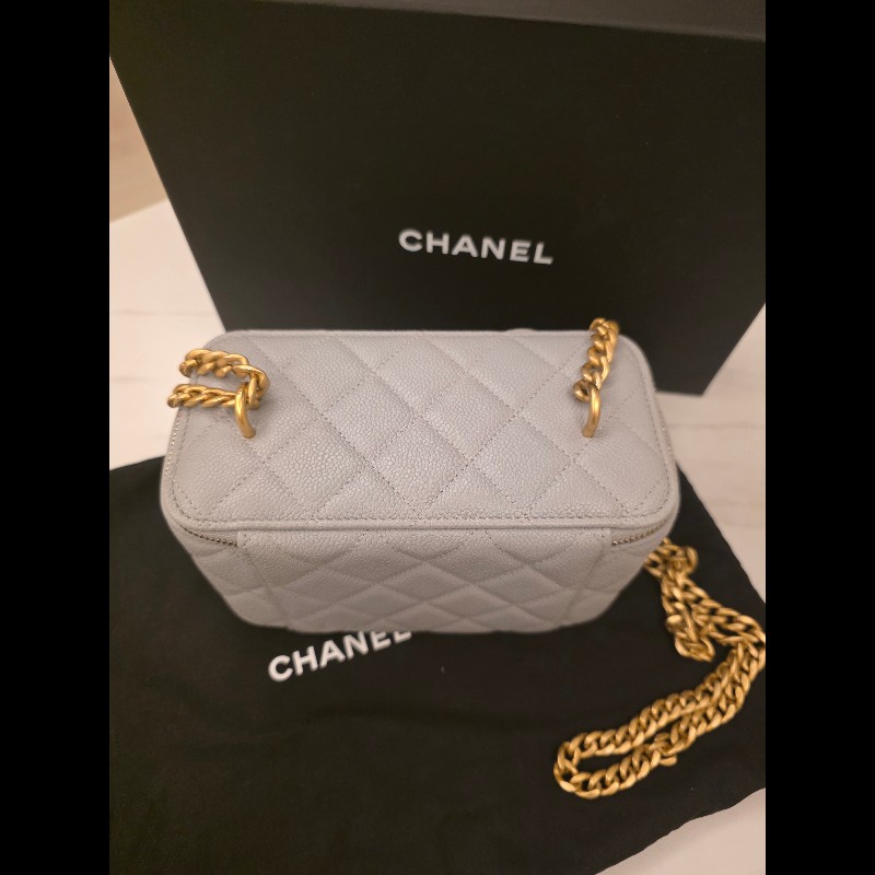 Chanel小香淺灰愛心調節扣晶片款化妝包-4