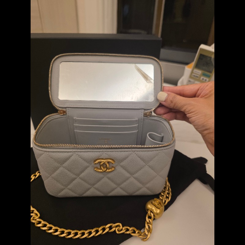 Chanel小香淺灰愛心調節扣晶片款化妝包-5