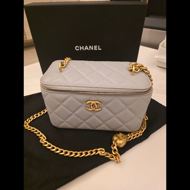 Chanel小香淺灰愛心調節扣晶片款化妝包-6