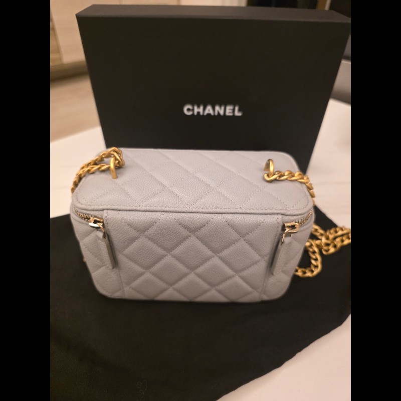 Chanel小香淺灰愛心調節扣晶片款化妝包-7