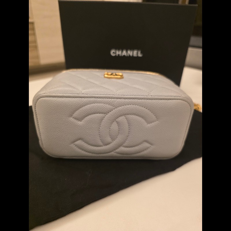 Chanel小香淺灰愛心調節扣晶片款化妝包-8