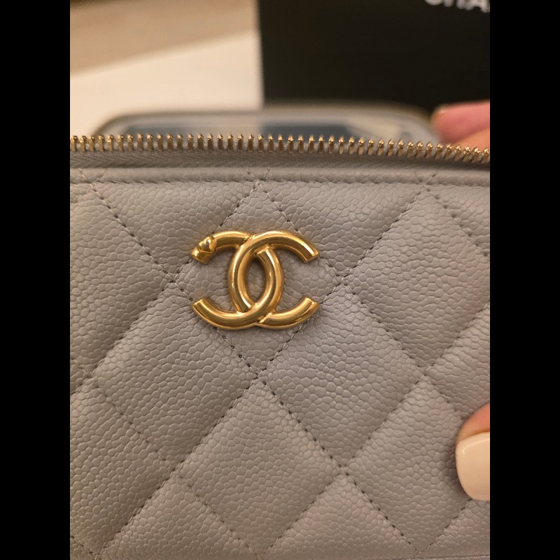 Chanel小香淺灰愛心調節扣晶片款化妝包-16