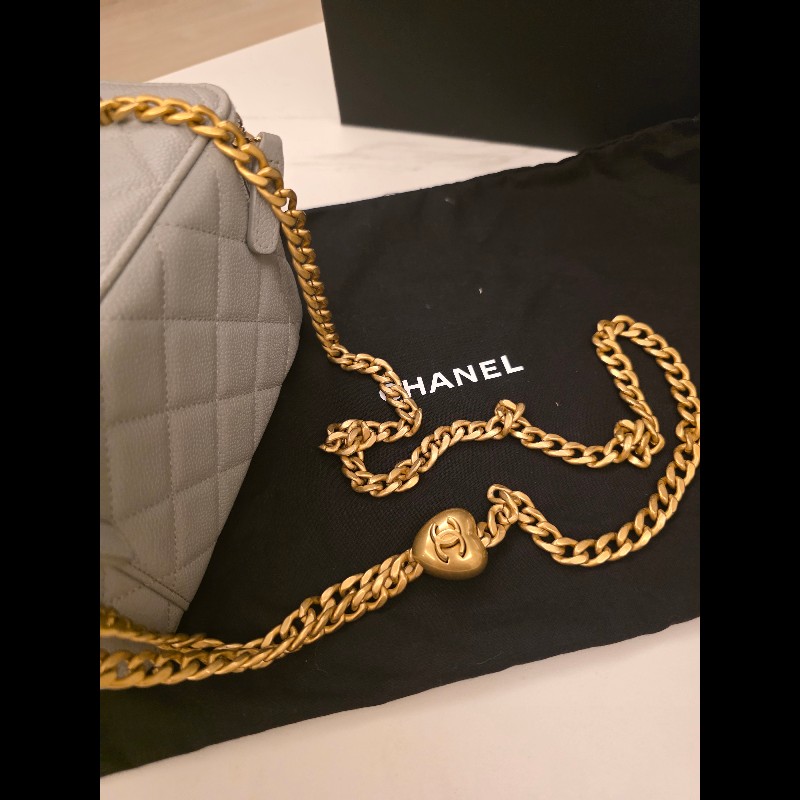 Chanel小香淺灰愛心調節扣晶片款化妝包-17