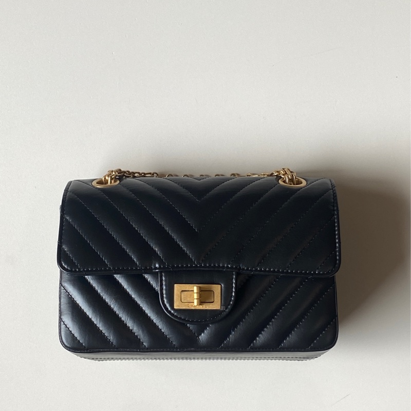 914intheair精品代購『限量品閒置』Chanel 香奈兒 經典黑金牛mini coco 2.55 口蓋包 大mini CF 20cm 山形紋-1