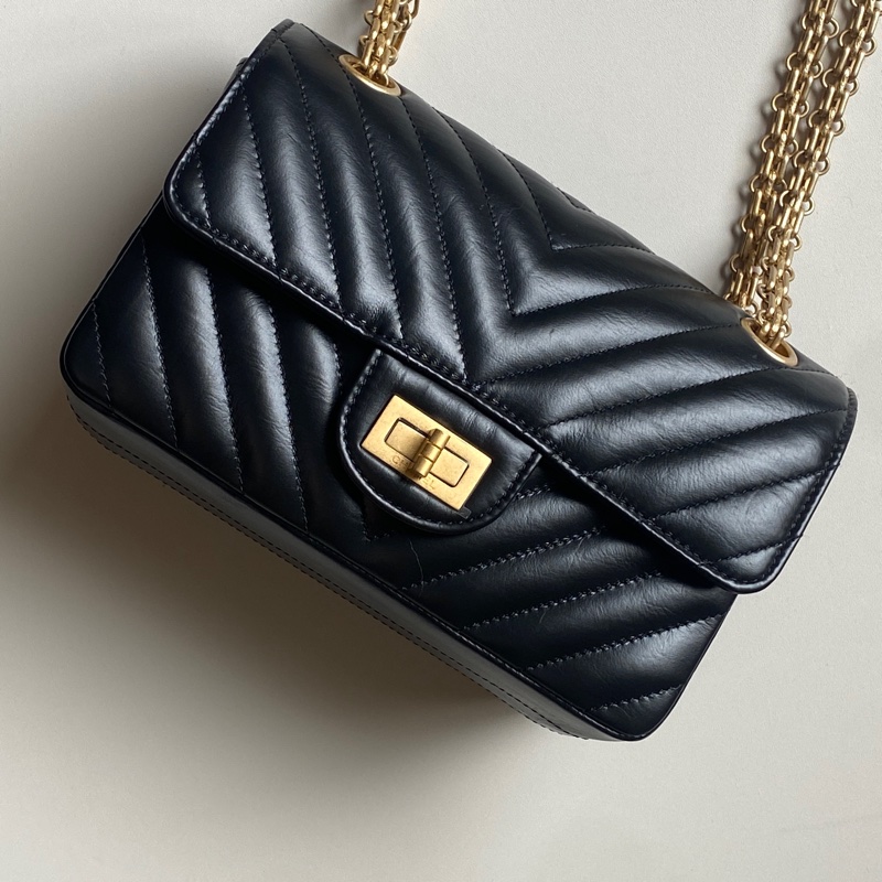 914intheair精品代購『限量品閒置』Chanel 香奈兒 經典黑金牛mini coco 2.55 口蓋包 大mini CF 20cm 山形紋-2