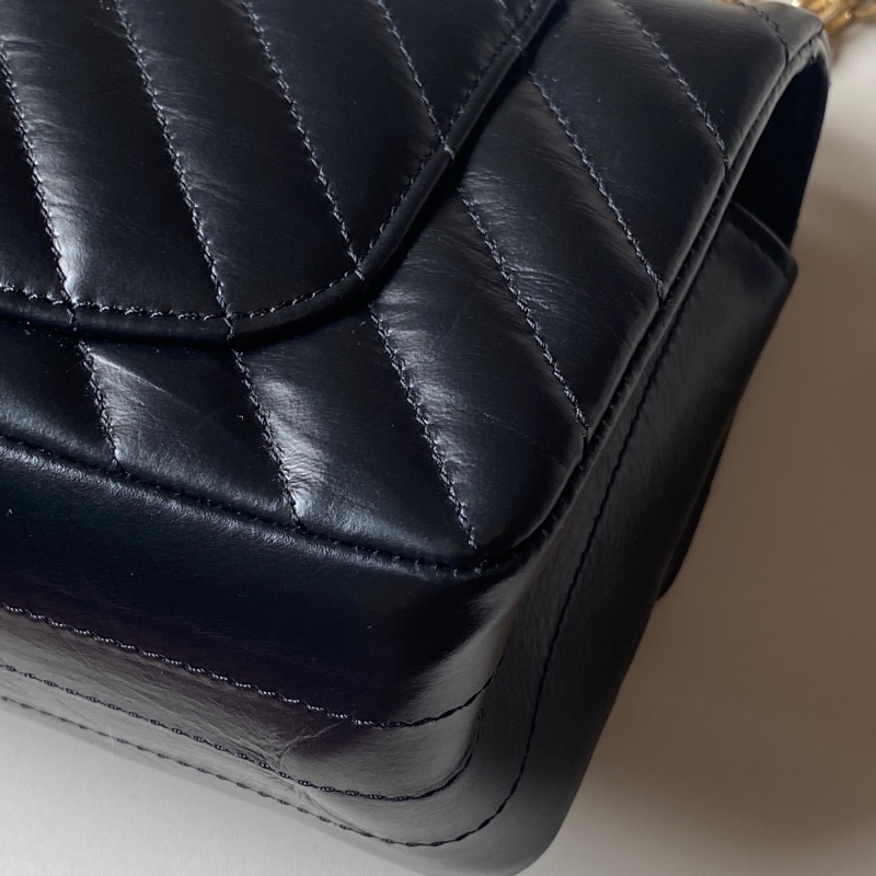 914intheair精品代購『限量品閒置』Chanel 香奈兒 經典黑金牛mini coco 2.55 口蓋包 大mini CF 20cm 山形紋-18