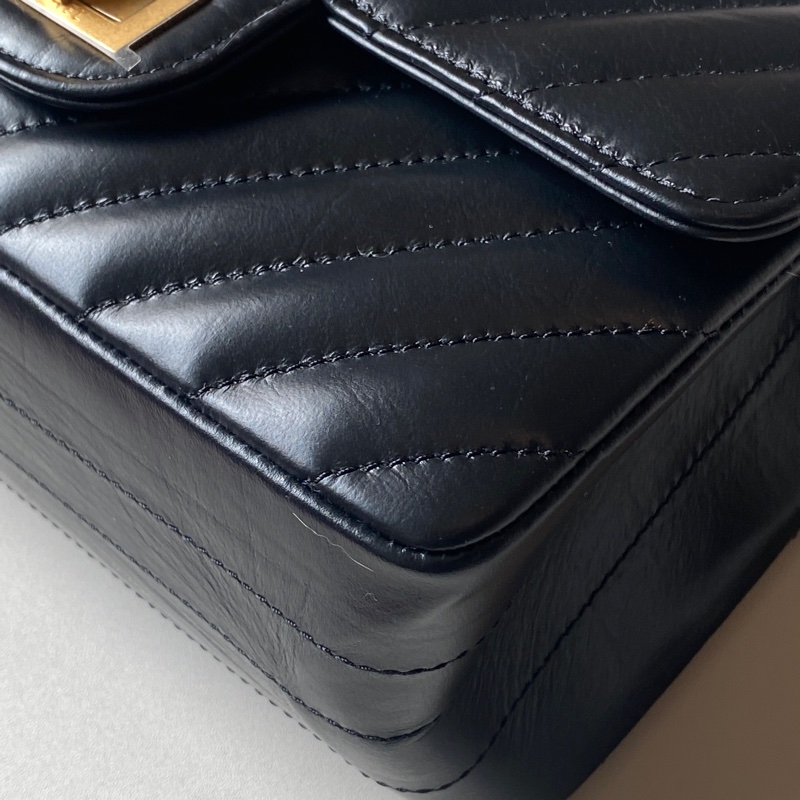 914intheair精品代購『限量品閒置』Chanel 香奈兒 經典黑金牛mini coco 2.55 口蓋包 大mini CF 20cm 山形紋-21