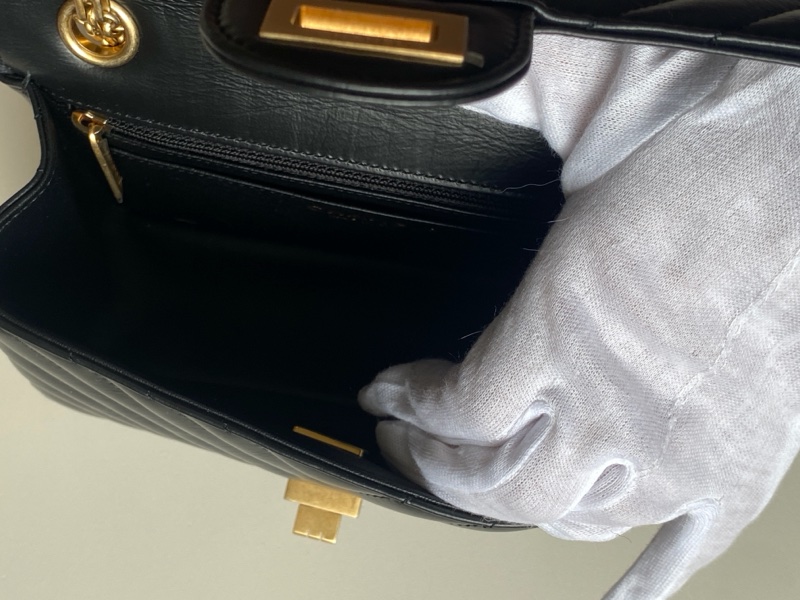 914intheair精品代購『限量品閒置』Chanel 香奈兒 經典黑金牛mini coco 2.55 口蓋包 大mini CF 20cm 山形紋-27
