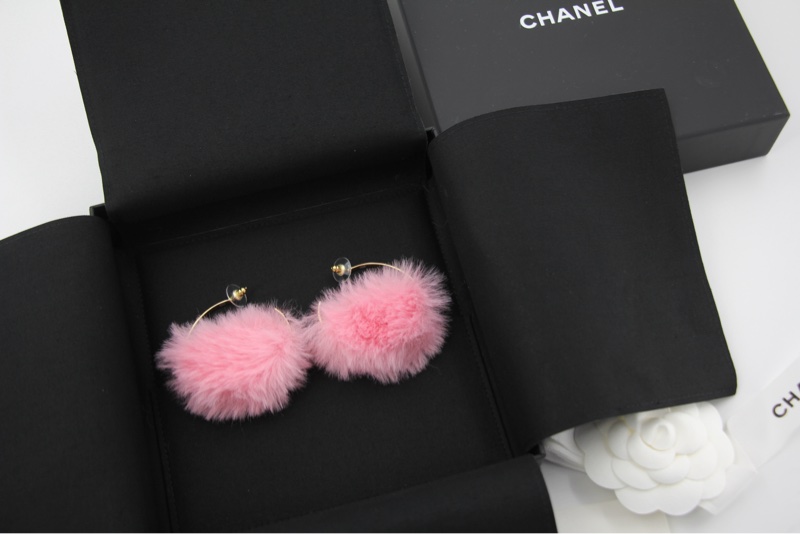 Chanel 24C 毛絨早春度假系列環狀粉紅色耳環-2