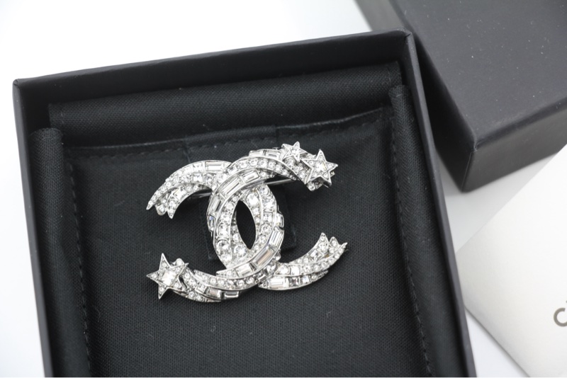 Chanel C21S 水鑽金屬銀色星星扭紋胸針-1