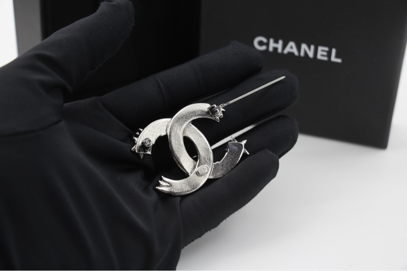 Chanel C21S 水鑽金屬銀色星星扭紋胸針-2