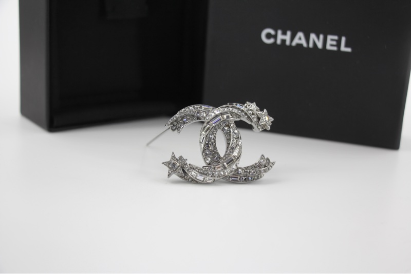 Chanel C21S 水鑽金屬銀色星星扭紋胸針-4