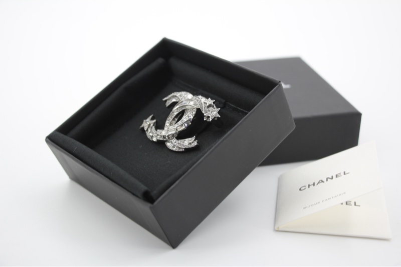 Chanel C21S 水鑽金屬銀色星星扭紋胸針-5