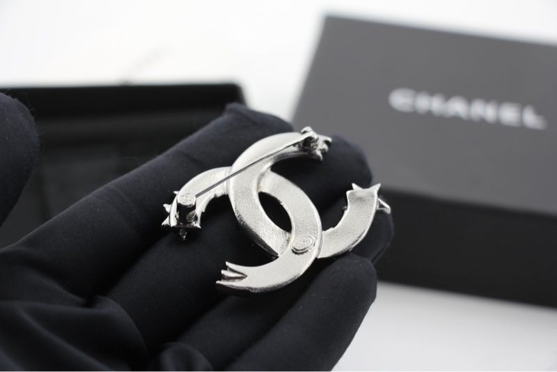 Chanel C21S 水鑽金屬銀色星星扭紋胸針-6