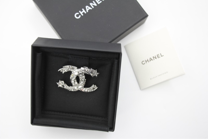 Chanel C21S 水鑽金屬銀色星星扭紋胸針-10
