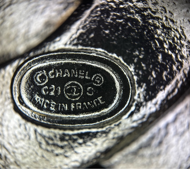 Chanel C21S 水鑽金屬銀色星星扭紋胸針-11
