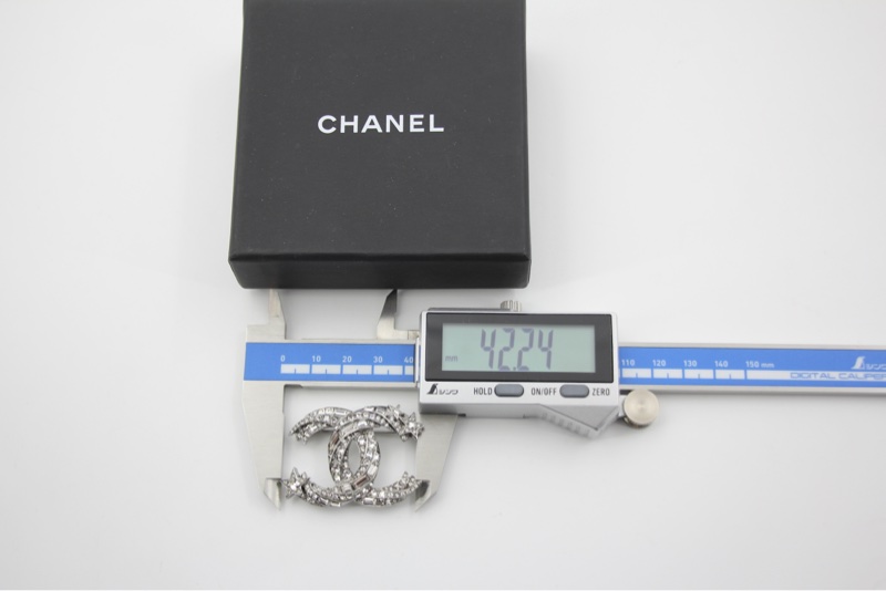 Chanel C21S 水鑽金屬銀色星星扭紋胸針-12