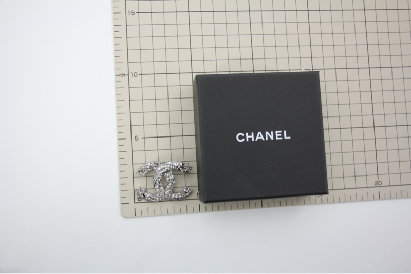 Chanel C21S 水鑽金屬銀色星星扭紋胸針-13