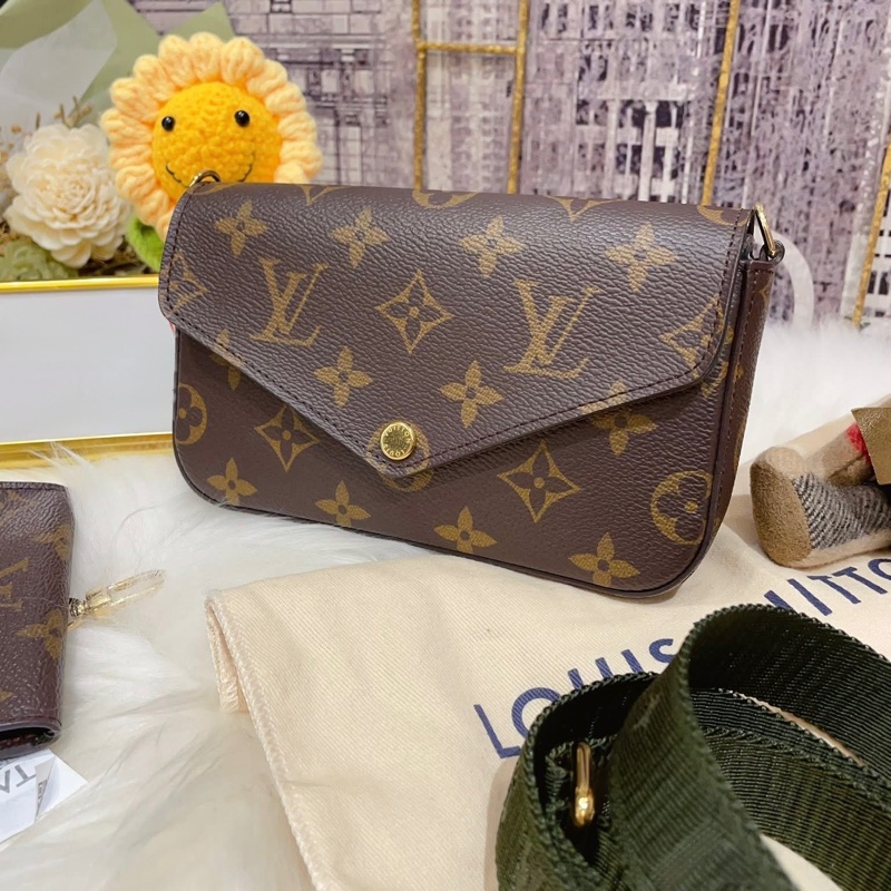 《近全新 》芯片款 經典 M80091 老花三合一綠色背帶 肩背/斜背包-2