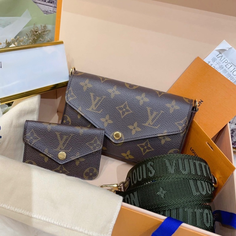 《近全新 》芯片款 經典 M80091 老花三合一綠色背帶 肩背/斜背包-3