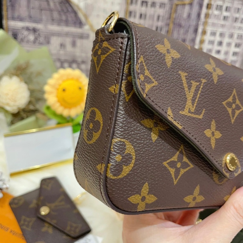 《近全新 》芯片款 經典 M80091 老花三合一綠色背帶 肩背/斜背包-21