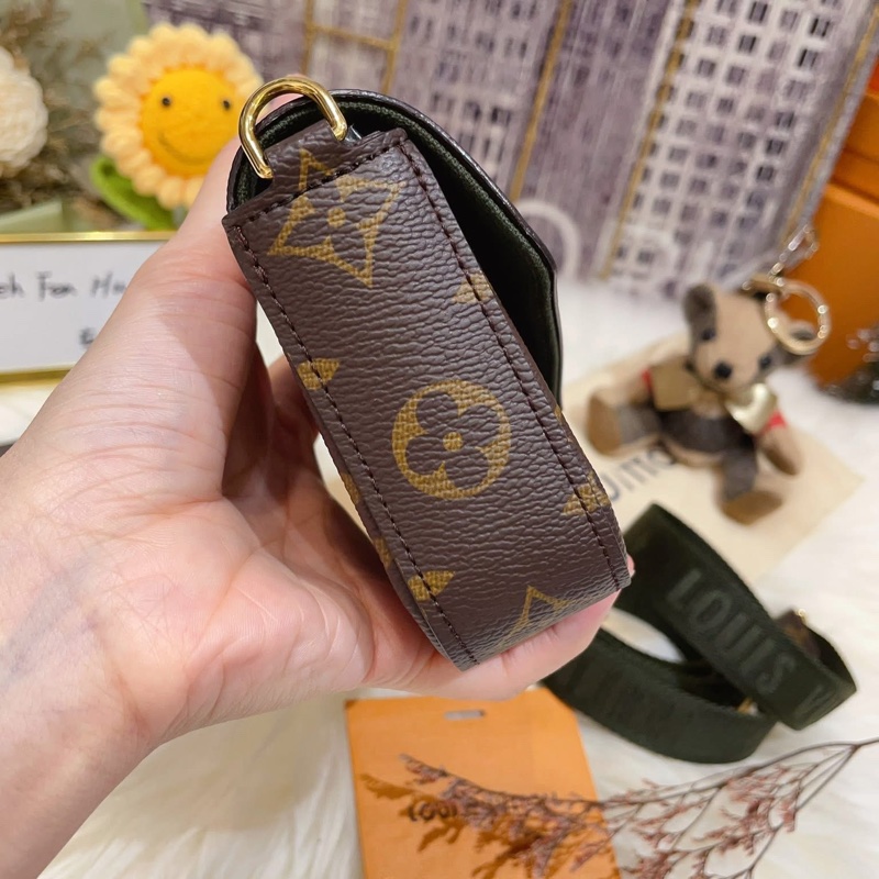 《近全新 》芯片款 經典 M80091 老花三合一綠色背帶 肩背/斜背包-22