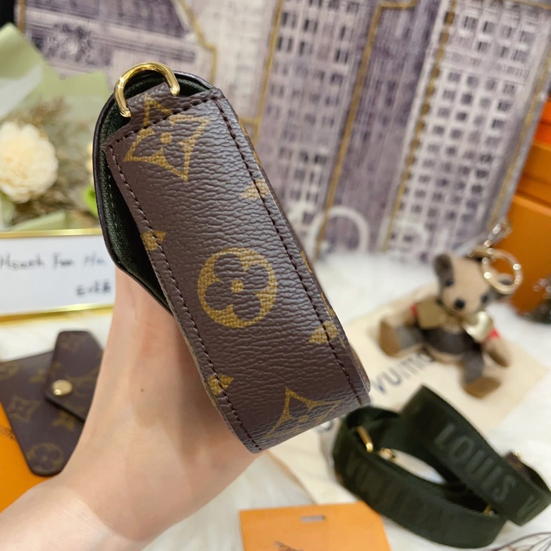 《近全新 》芯片款 經典 M80091 老花三合一綠色背帶 肩背/斜背包-23