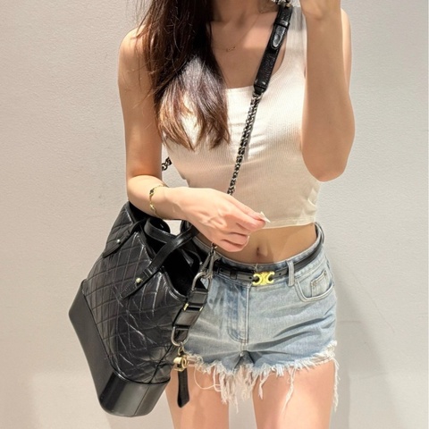 Chanel/香奈兒 流浪包黑色金扣牛皮手提包鏈條包 24開 很少見的款 不易撞包