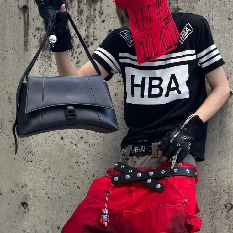 BALENCIAGA巴黎世家全黑downtown單肩斜挎沙漏包-1