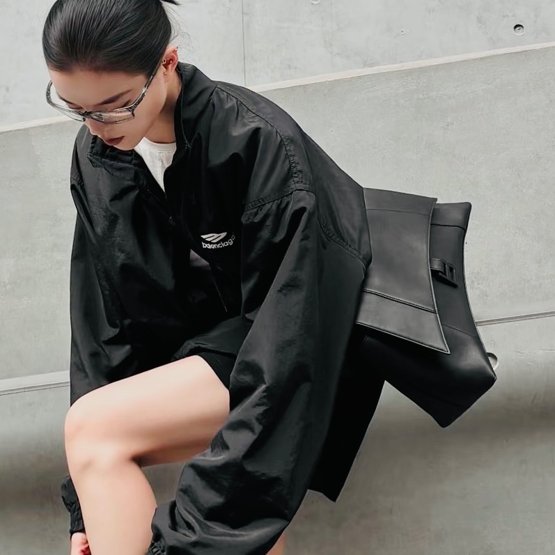 BALENCIAGA巴黎世家全黑downtown單肩斜挎沙漏包-6