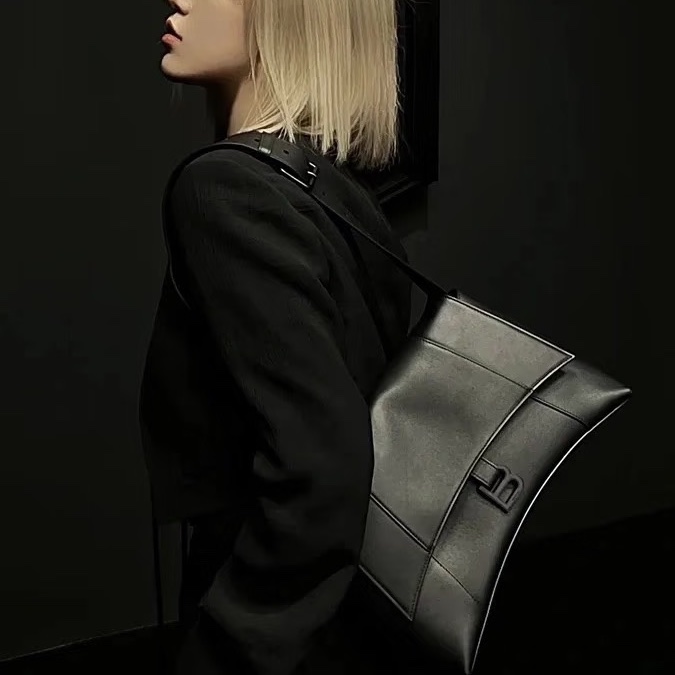 BALENCIAGA巴黎世家全黑downtown單肩斜挎沙漏包-8