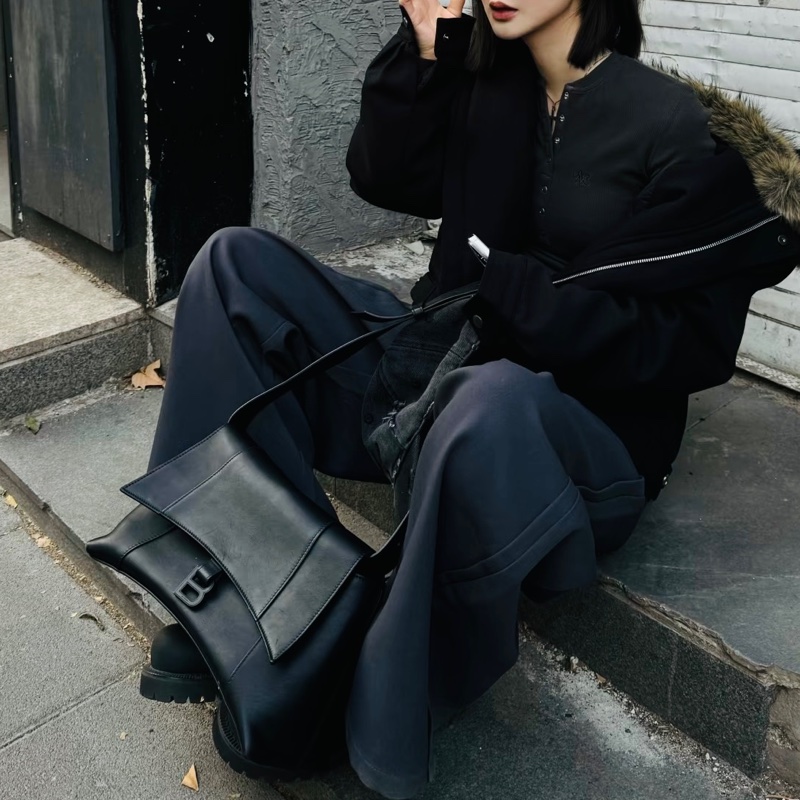BALENCIAGA巴黎世家全黑downtown單肩斜挎沙漏包-9