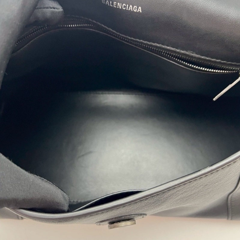 BALENCIAGA巴黎世家全黑downtown單肩斜挎沙漏包-15