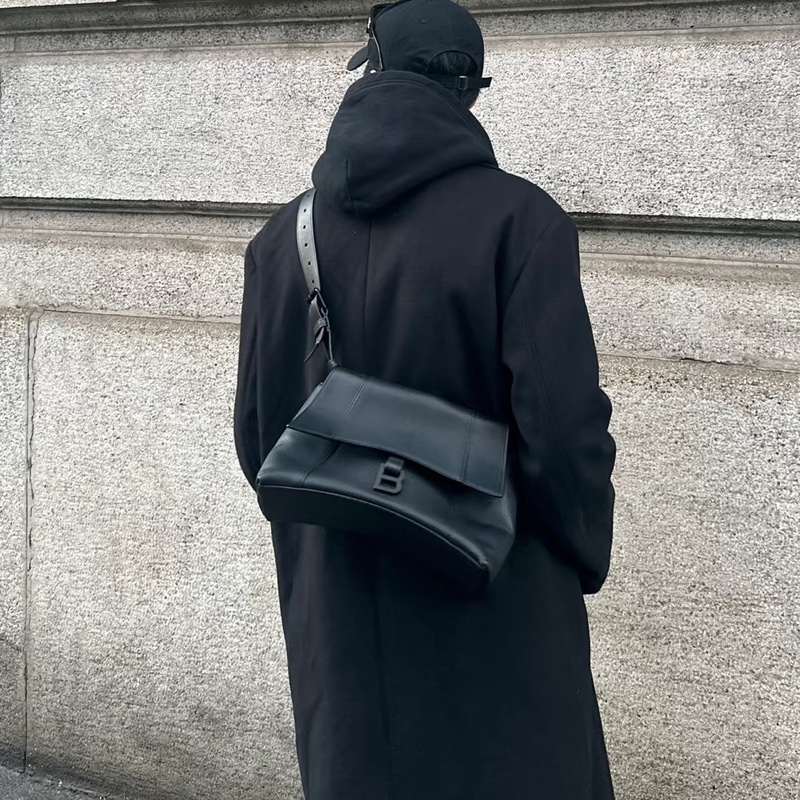 BALENCIAGA巴黎世家全黑downtown單肩斜挎沙漏包-23